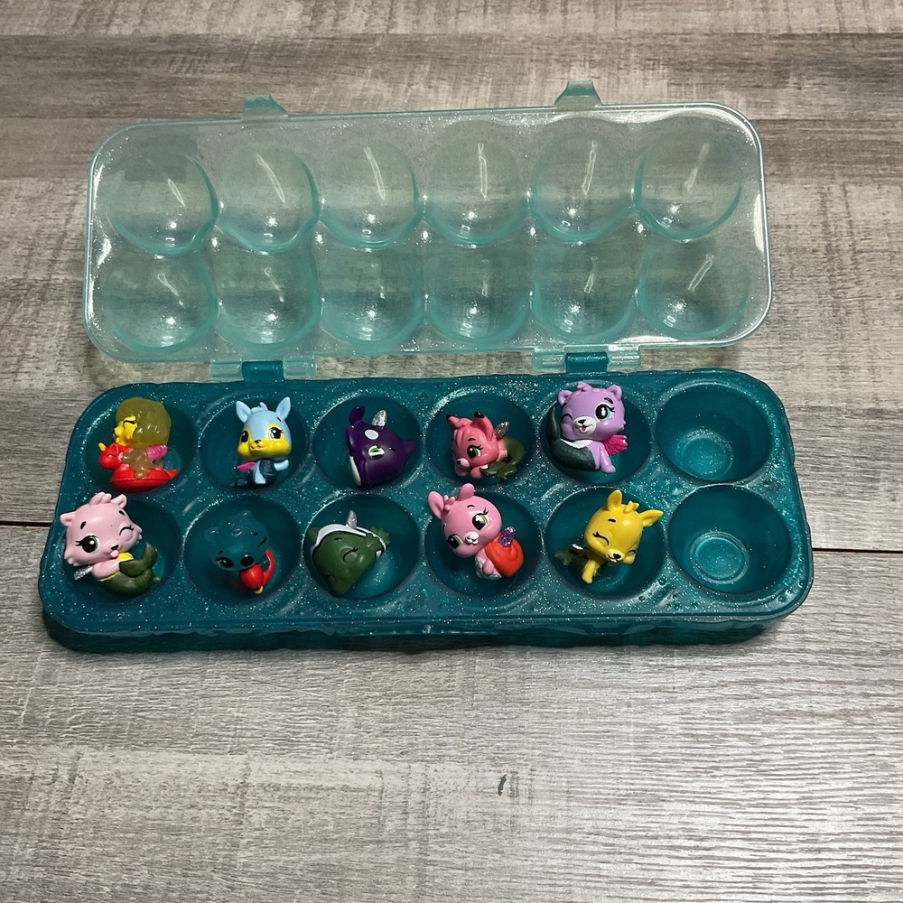 Hatchimals Colleggtibles 10 Pack Dozen Blue‎ Egg Carton Storage Case + Figures